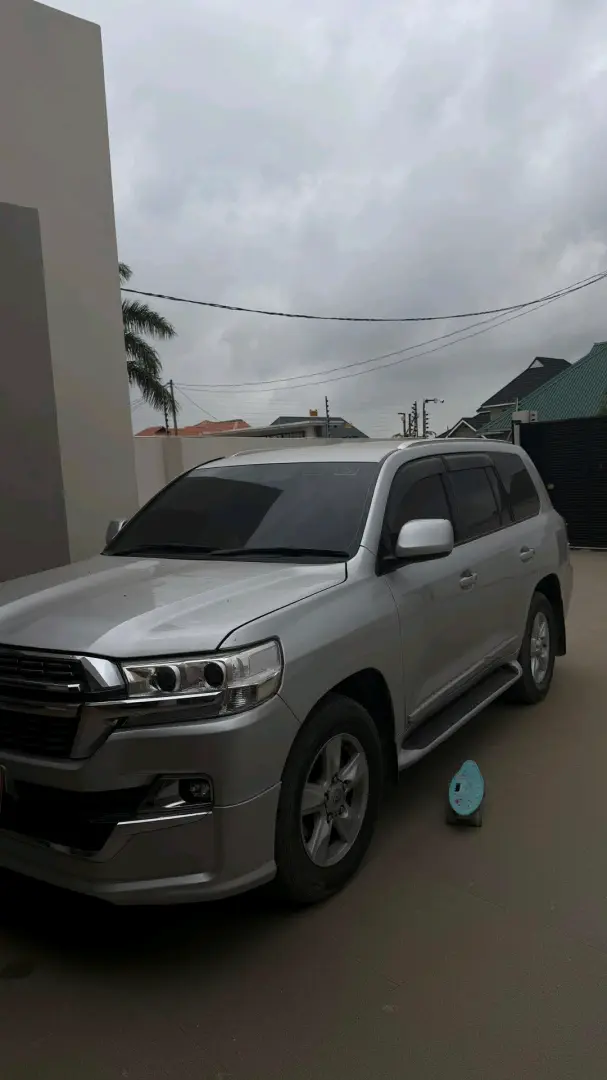 Toyota Land Cruiser V8 Silver (T 340 EHX) thumbnail 4