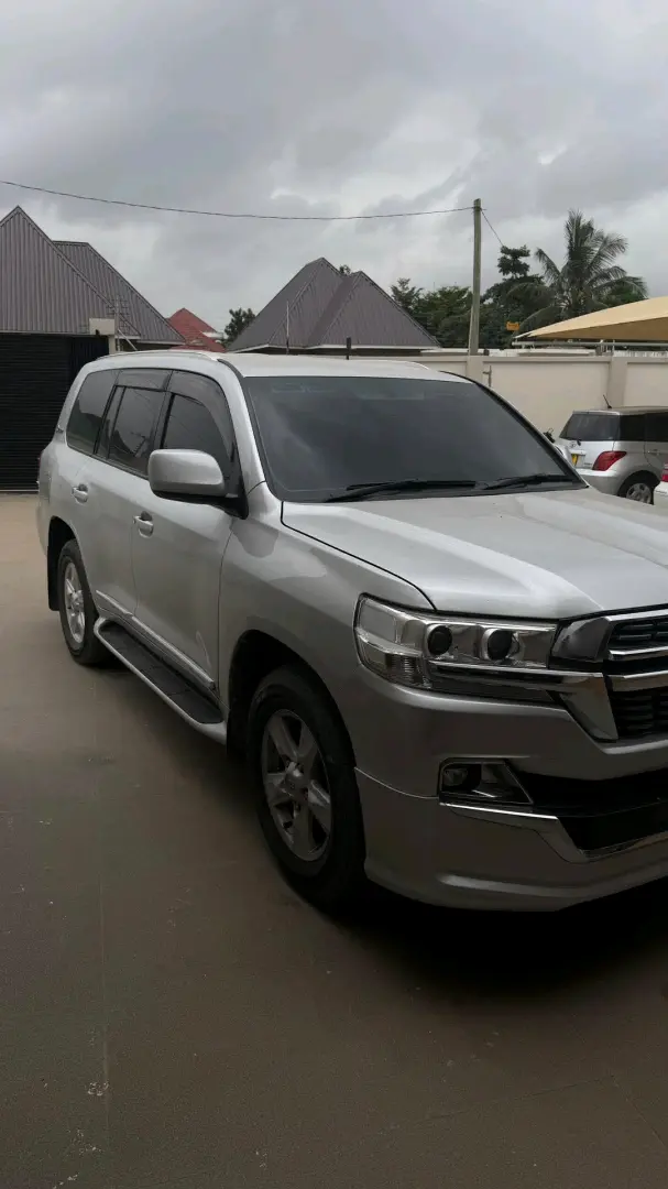 Toyota Land Cruiser V8 Silver (T 340 EHX) thumbnail 5