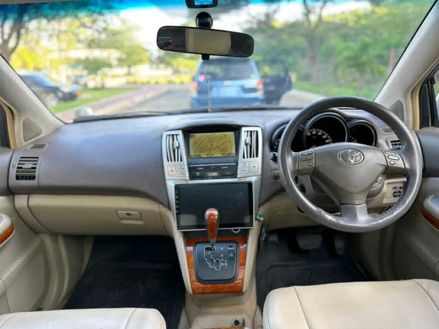 Toyota Harrier SUV 2006 Model with Sunroof thumbnail 6