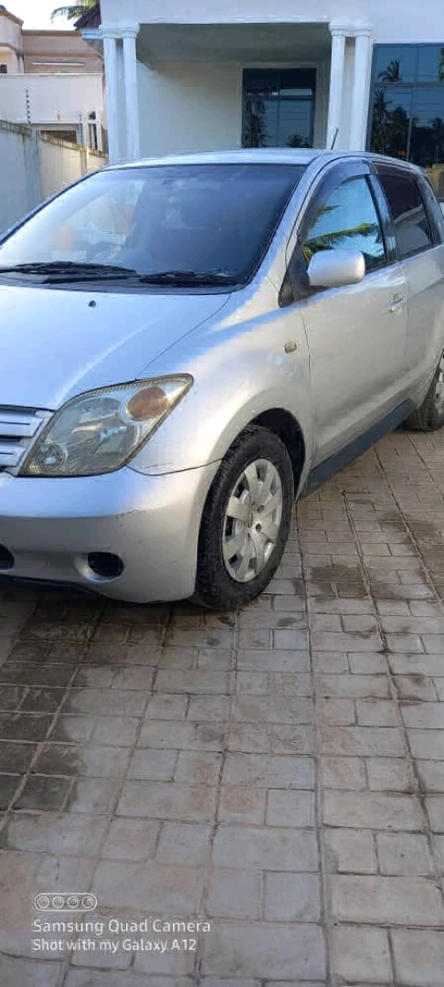 Toyota IST Inauzwa thumbnail 3