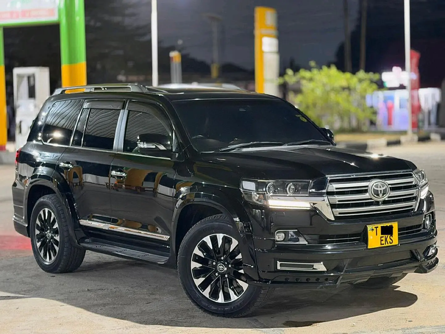Black 2018 Toyota Land Cruiser 200 Series ZX