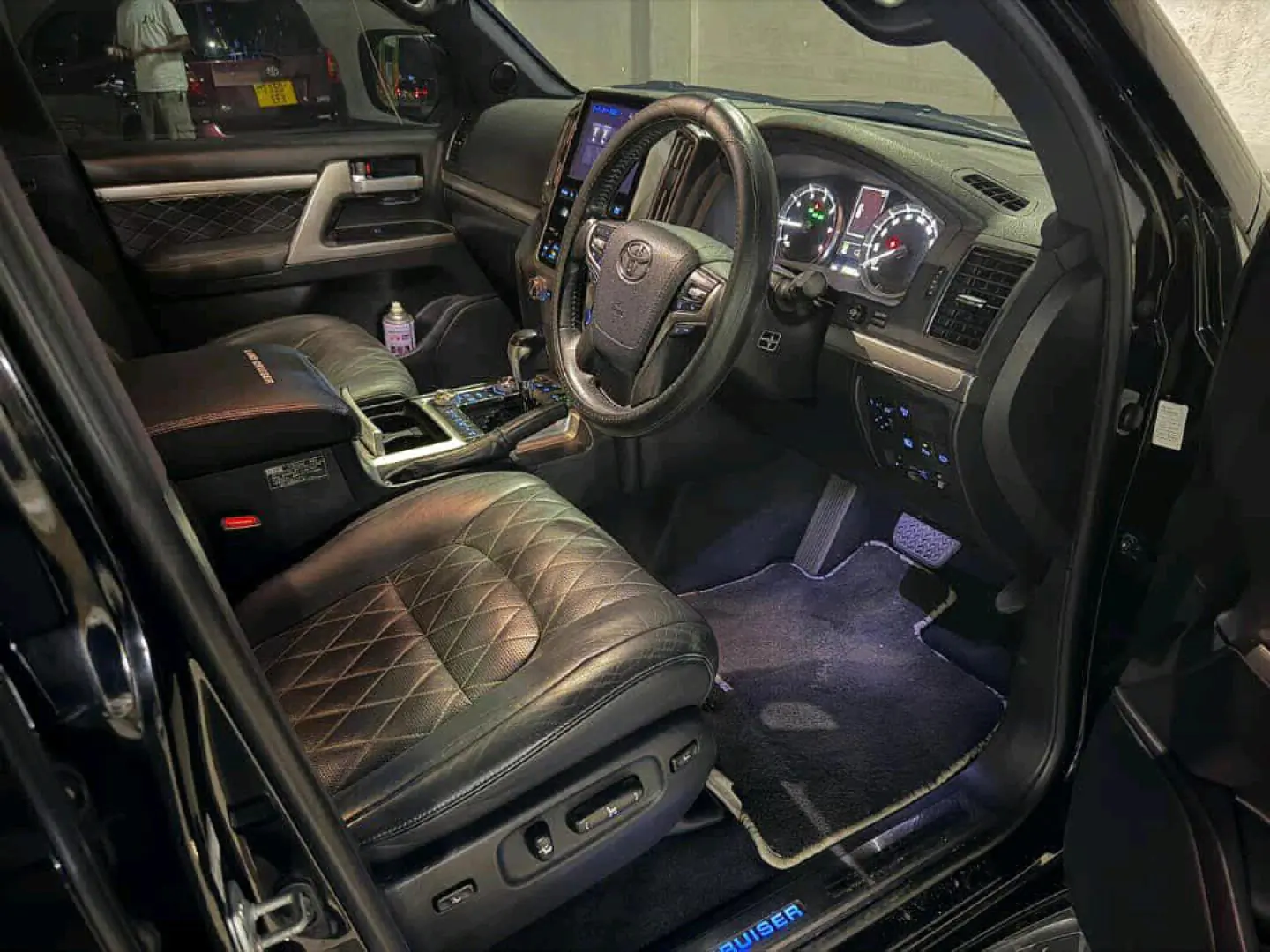 Black 2018 Toyota Land Cruiser 200 Series ZX thumbnail 5