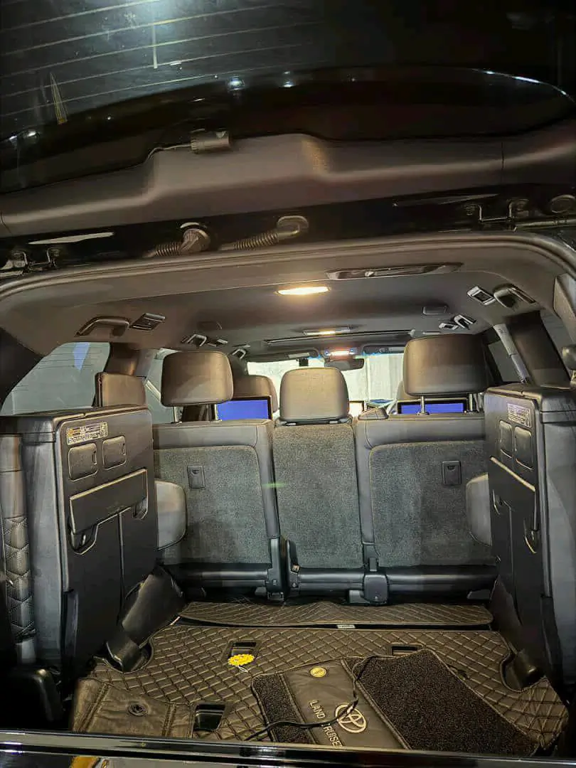Black 2018 Toyota Land Cruiser 200 Series ZX thumbnail 7