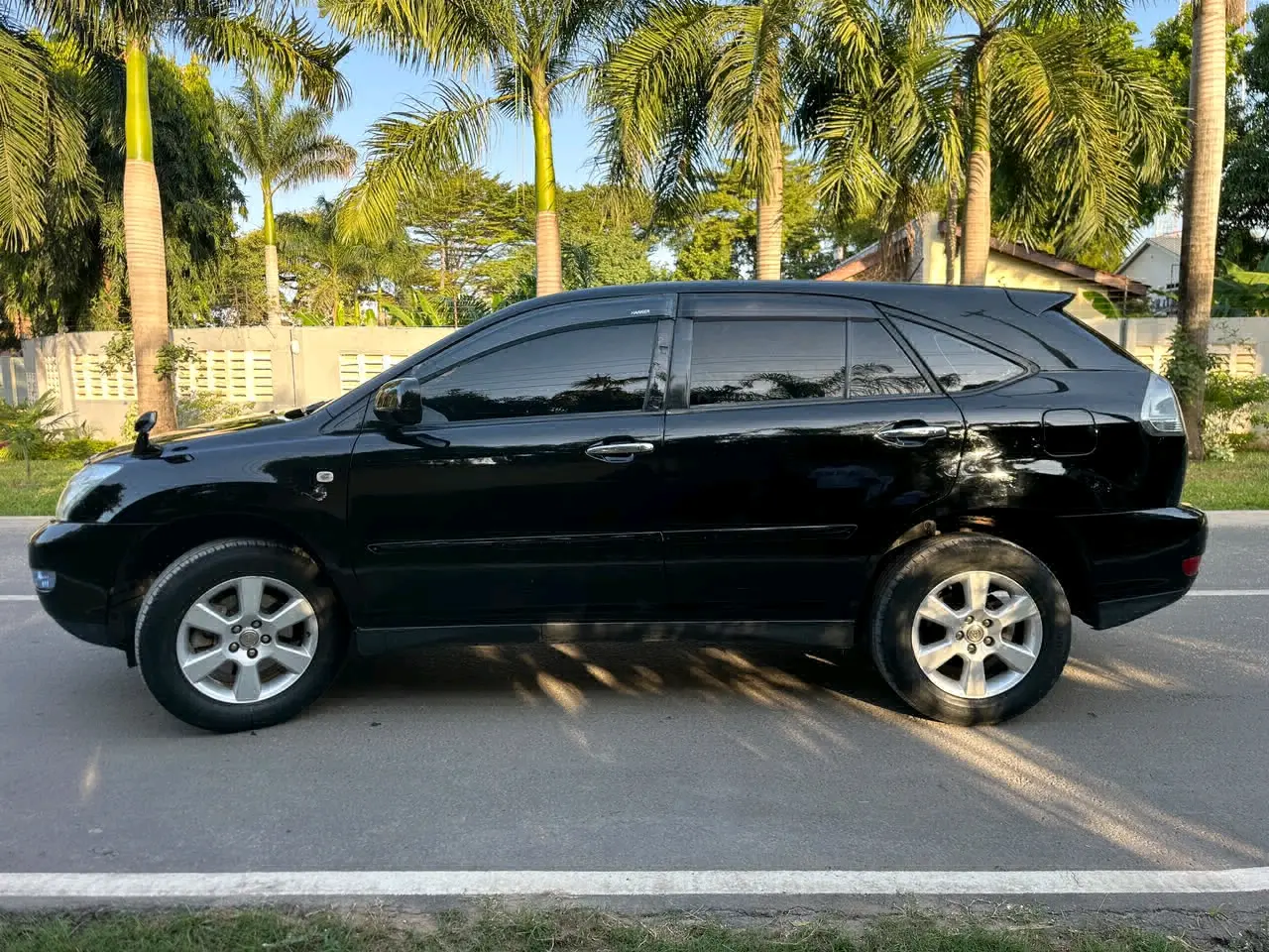 Toyota Harrier 240G (2008) thumbnail 4