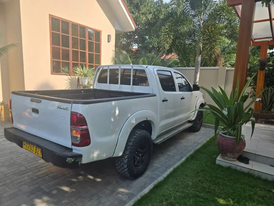 Toyota Hilux Double Cabin 2010 thumbnail 3