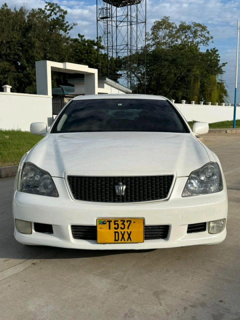 Toyota Crown Athlete 2006 Pearl White Sedan