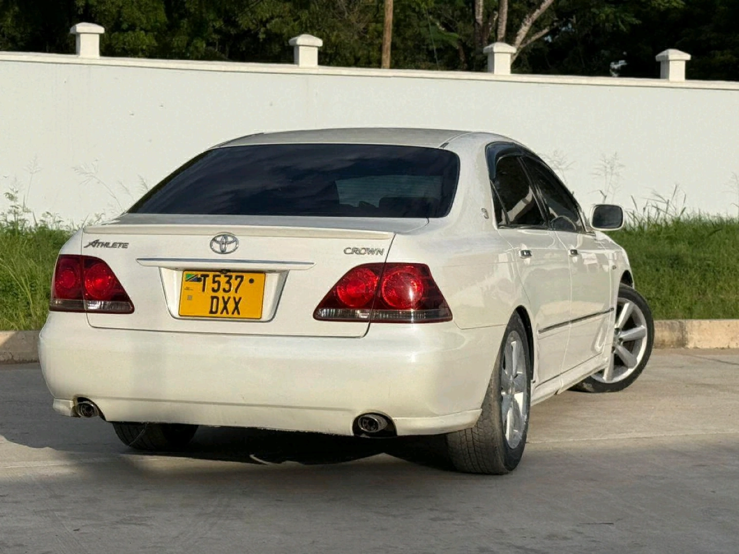 Toyota Crown Athlete 2006 Pearl White Sedan thumbnail 6