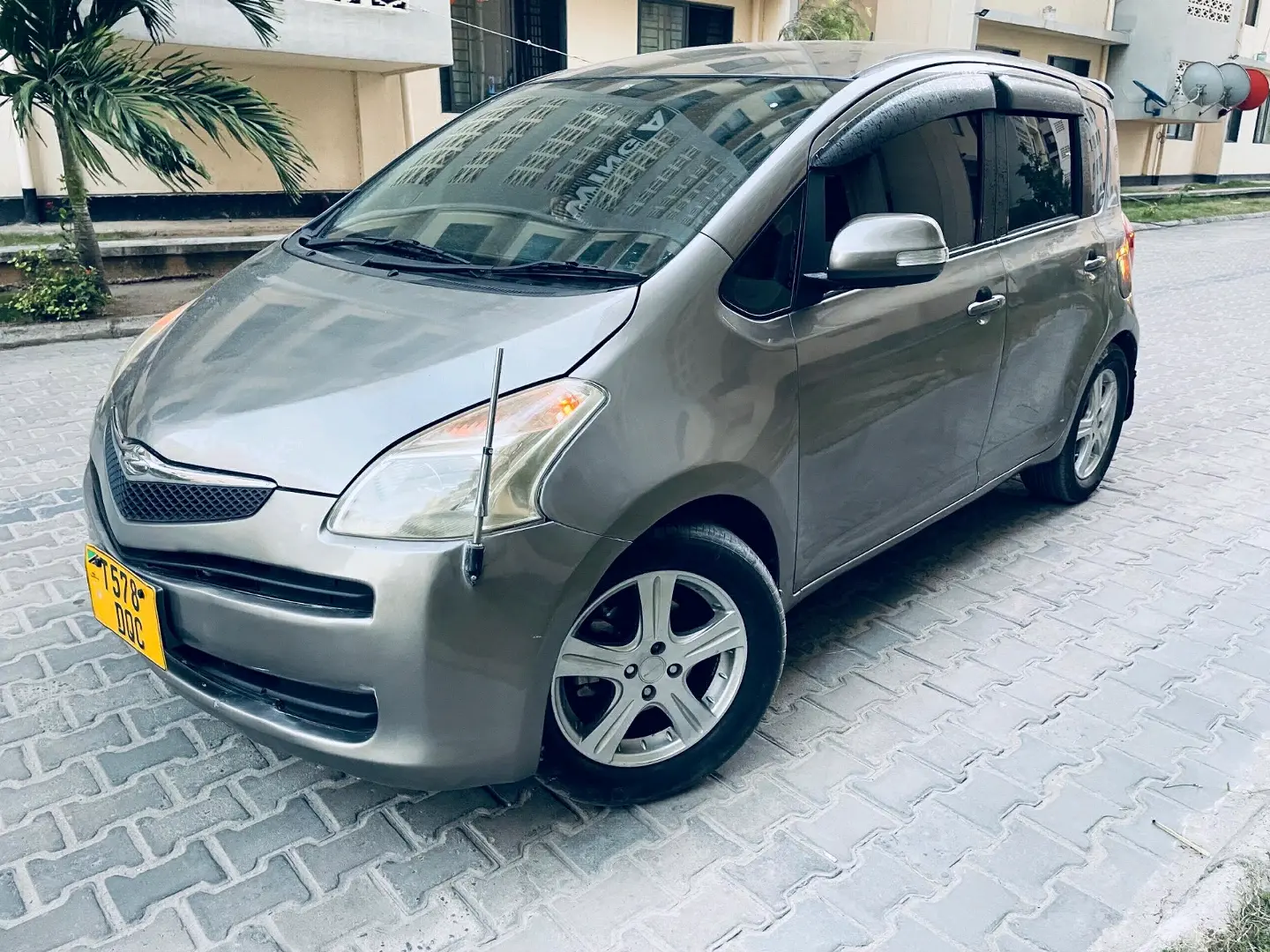 Toyota Ractis 2006 Grey Hatchback