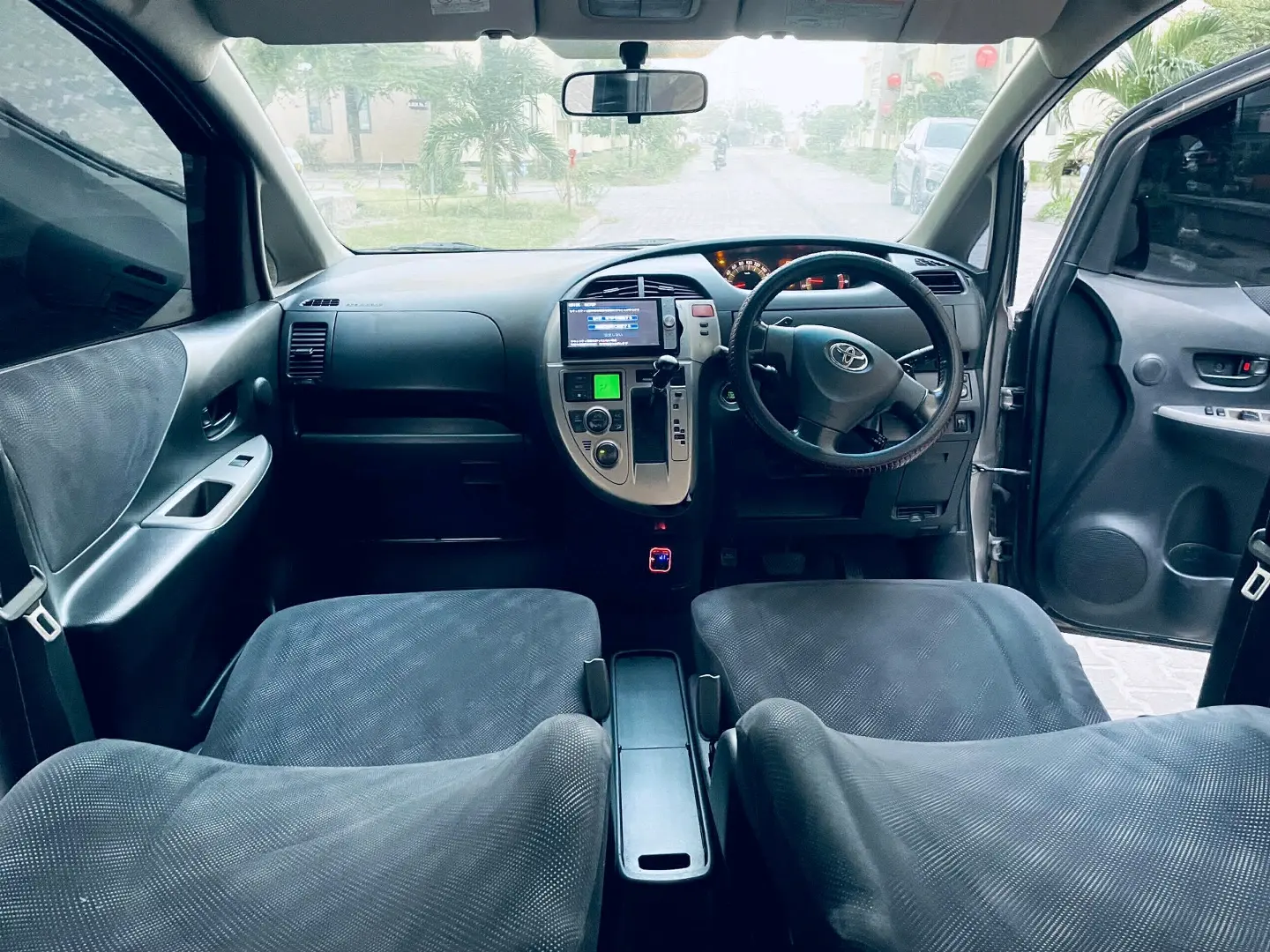 Toyota Ractis 2006 Grey Hatchback thumbnail 6