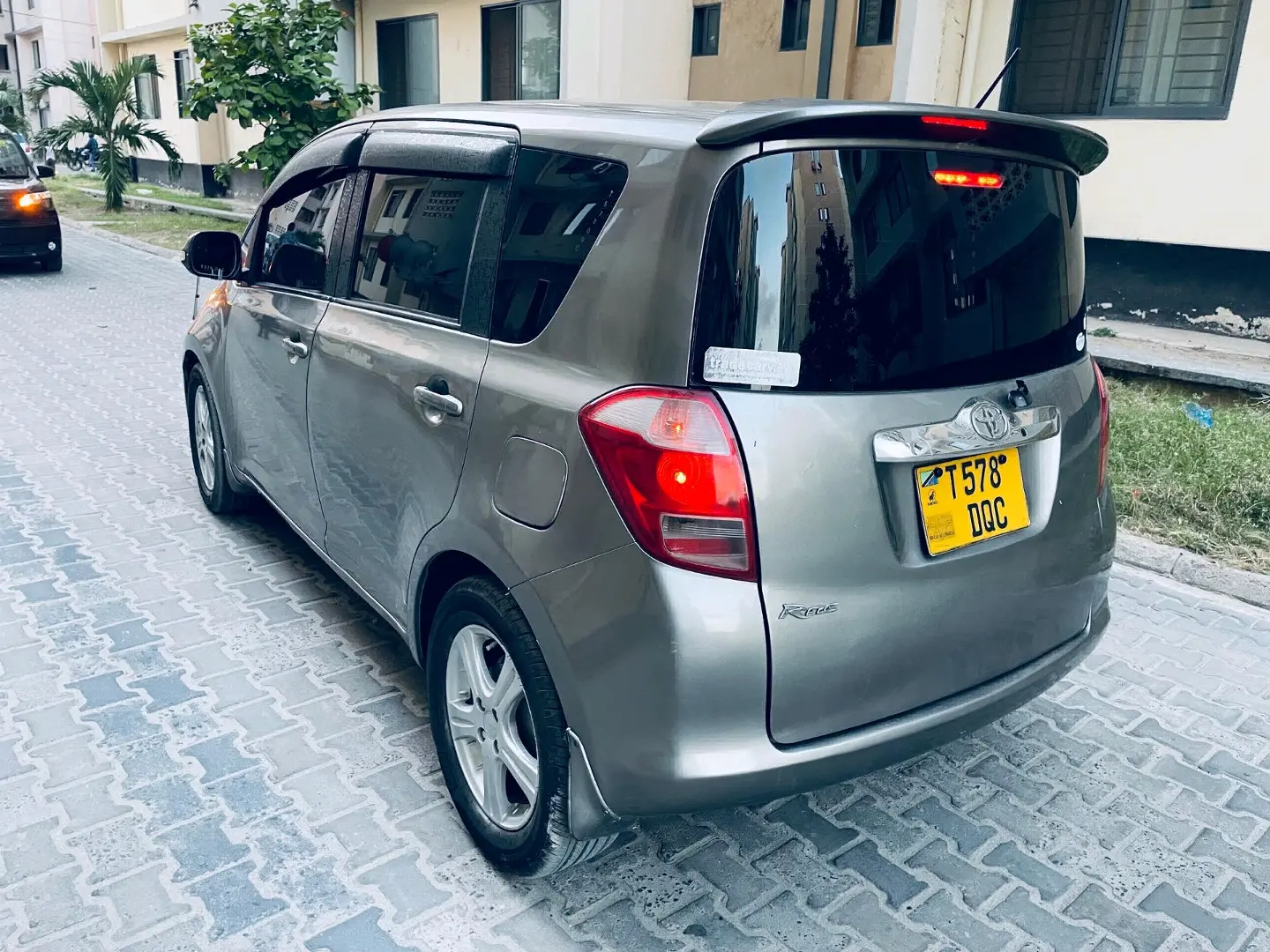 Toyota Ractis 2006 Grey Hatchback thumbnail 9