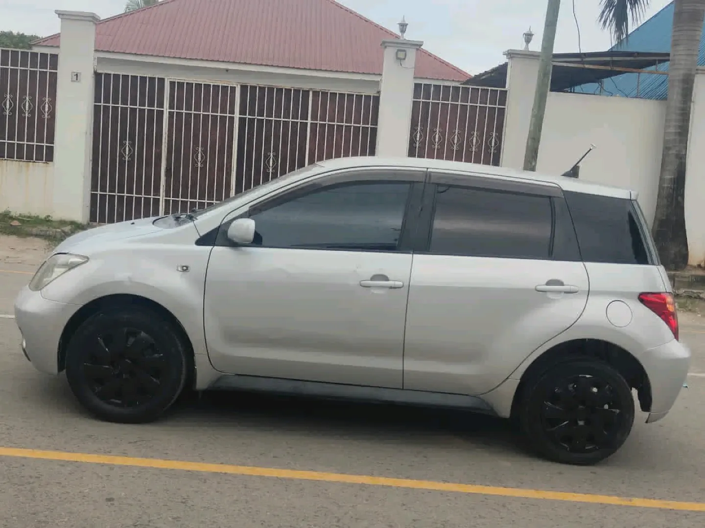 Toyota Ist Automatic 1290cc - Clean Condition thumbnail 6