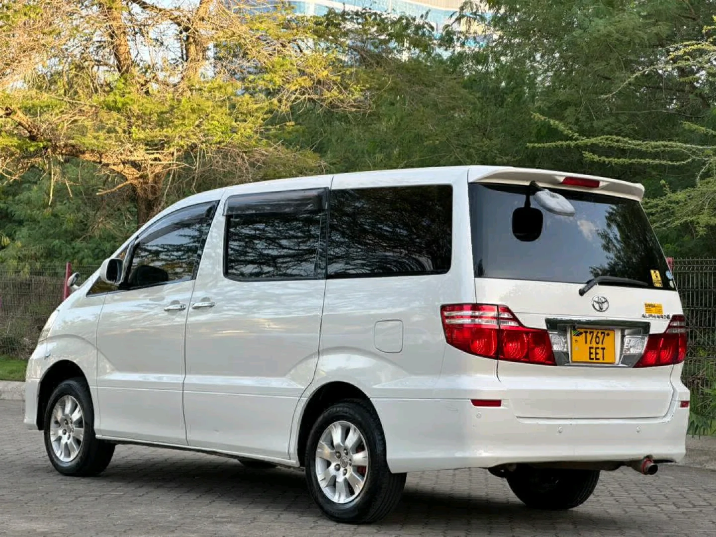 Toyota Alphard 2007 Minivan thumbnail 4