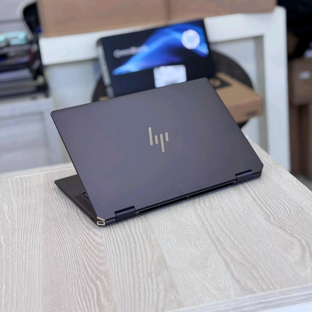 Brand New HP Spectre x360 2-in-1 i7 15th Gen 16GB/1TB SSD thumbnail 4