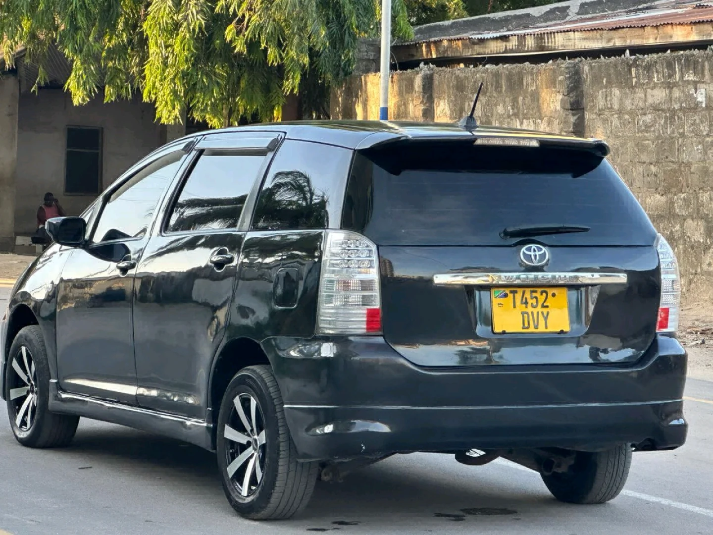 Toyota Wish 2006 Black Minivan (Reg DVY) thumbnail 6