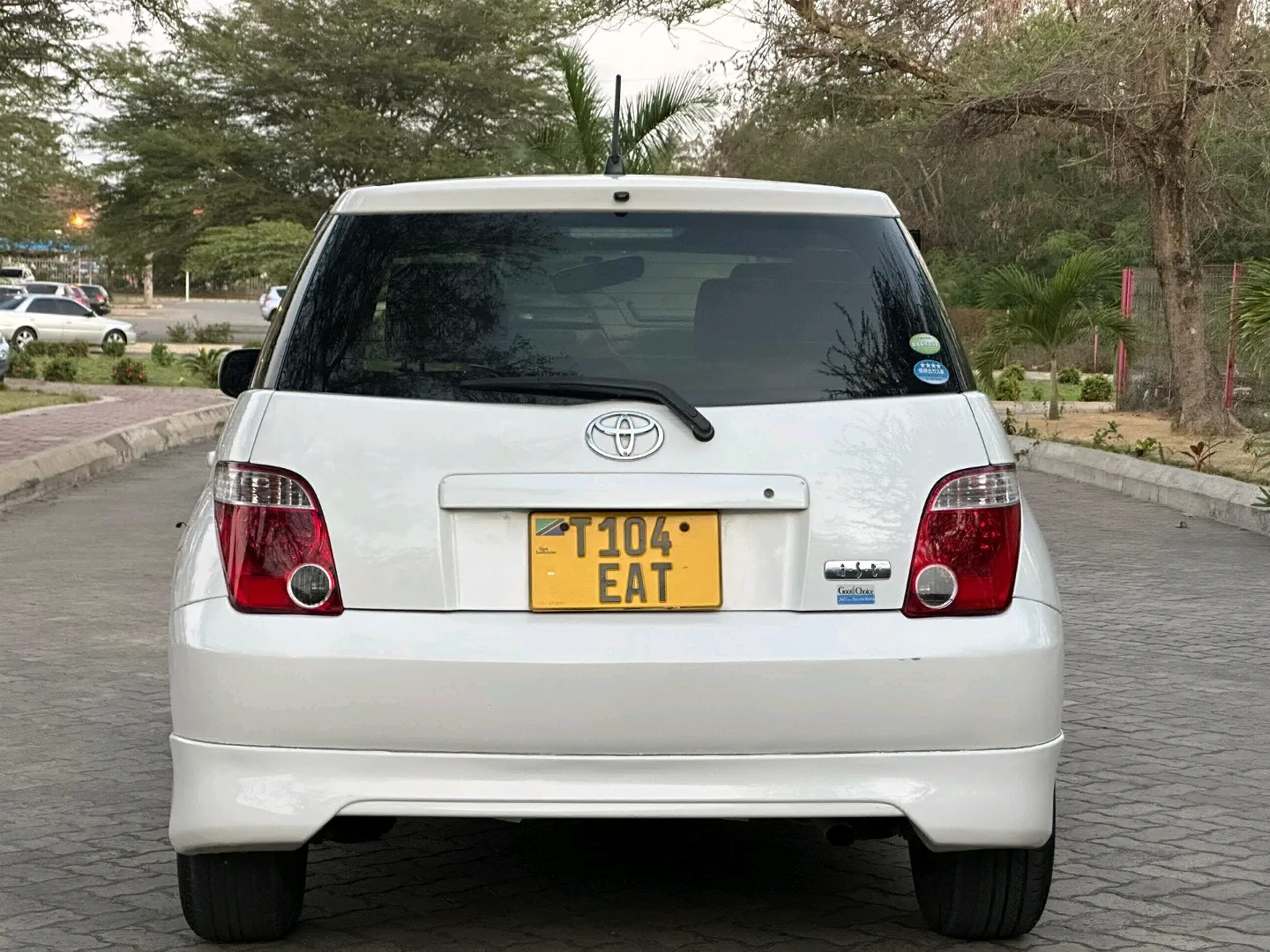 Toyota IST 2006, White, Clean Condition thumbnail 2