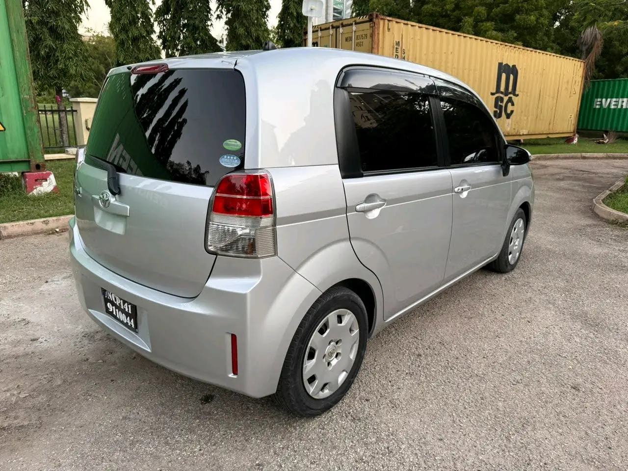 Toyota Spade 2014 thumbnail 3