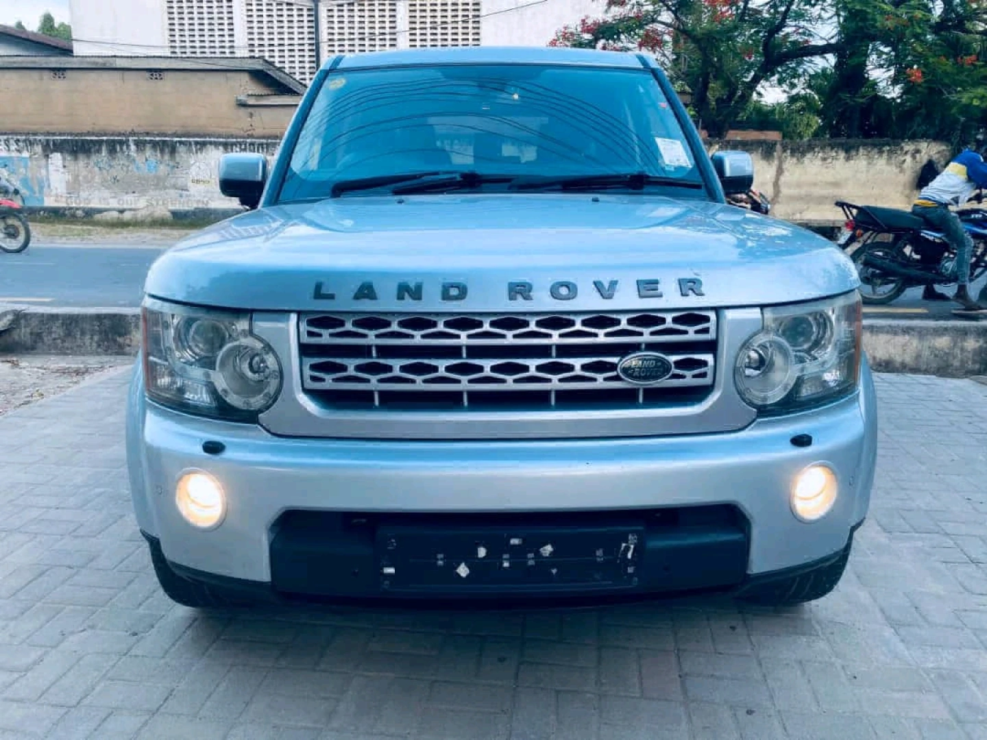 Land Rover Discovery 4 HSE SDV6 2011 (TZS 65M)