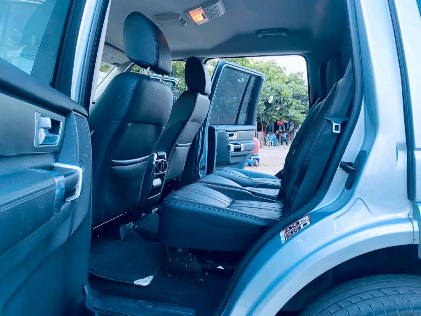 Land Rover Discovery 4 HSE SDV6 2011 (TZS 65M) thumbnail 9