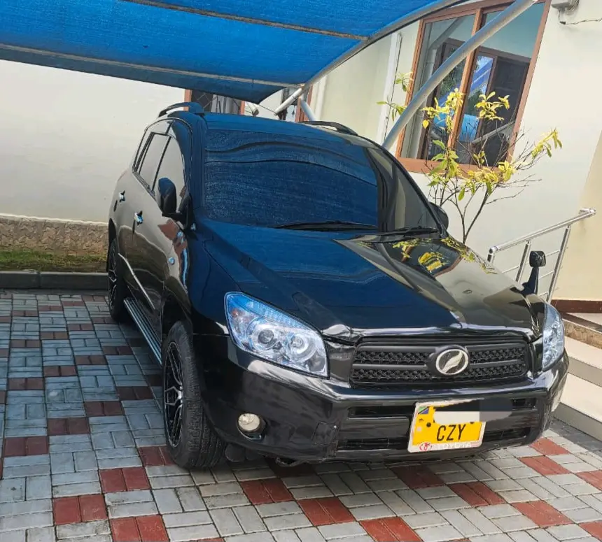 Toyota RAV4 Nyeusi, 2360cc, AC Inafanya Kazi thumbnail 2