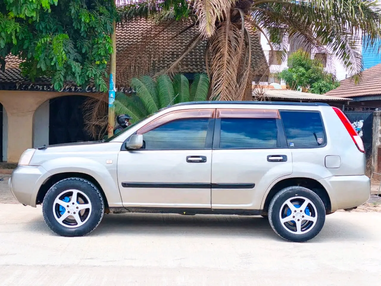 Nissan X-Trail 2004, Silver thumbnail 4