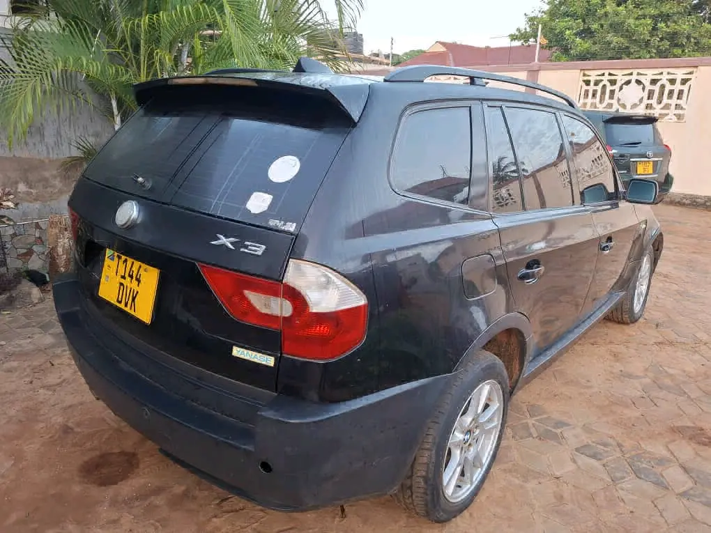 BMW X3 SUV thumbnail 2