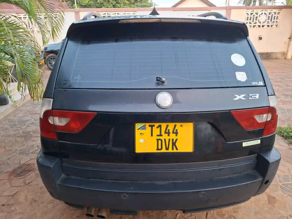 BMW X3 SUV thumbnail 3