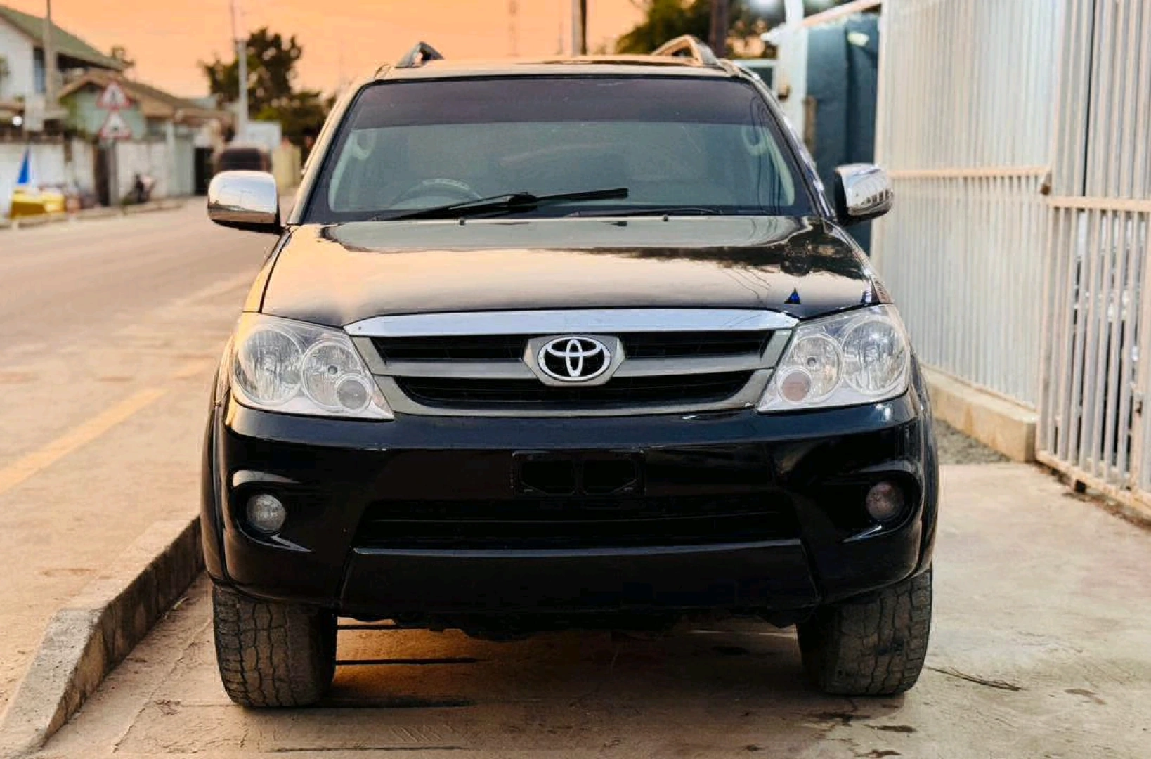 Black Toyota Fortuner 2005 SUV (Reg DC)