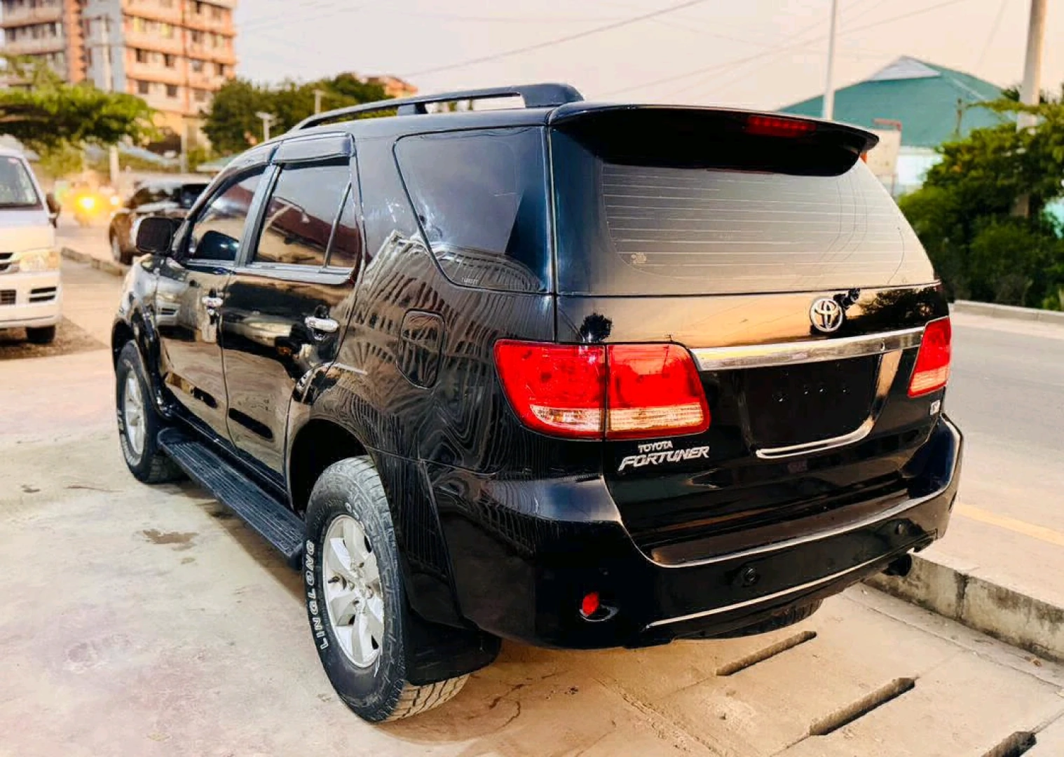 Black Toyota Fortuner 2005 SUV (Reg DC) thumbnail 5