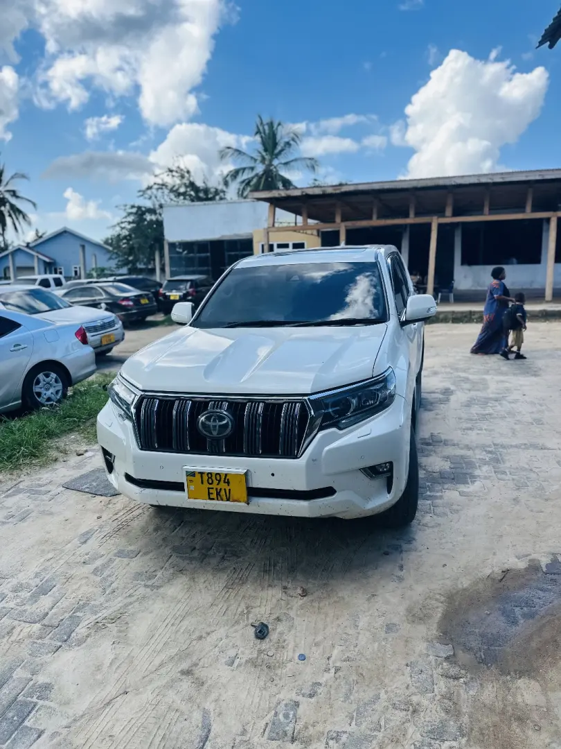 Toyota Land Cruiser Prado TX 2019 thumbnail 2