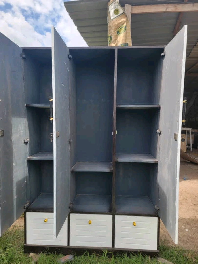 White Three-Door Wardrobe (Kabati) with Mirror thumbnail 4