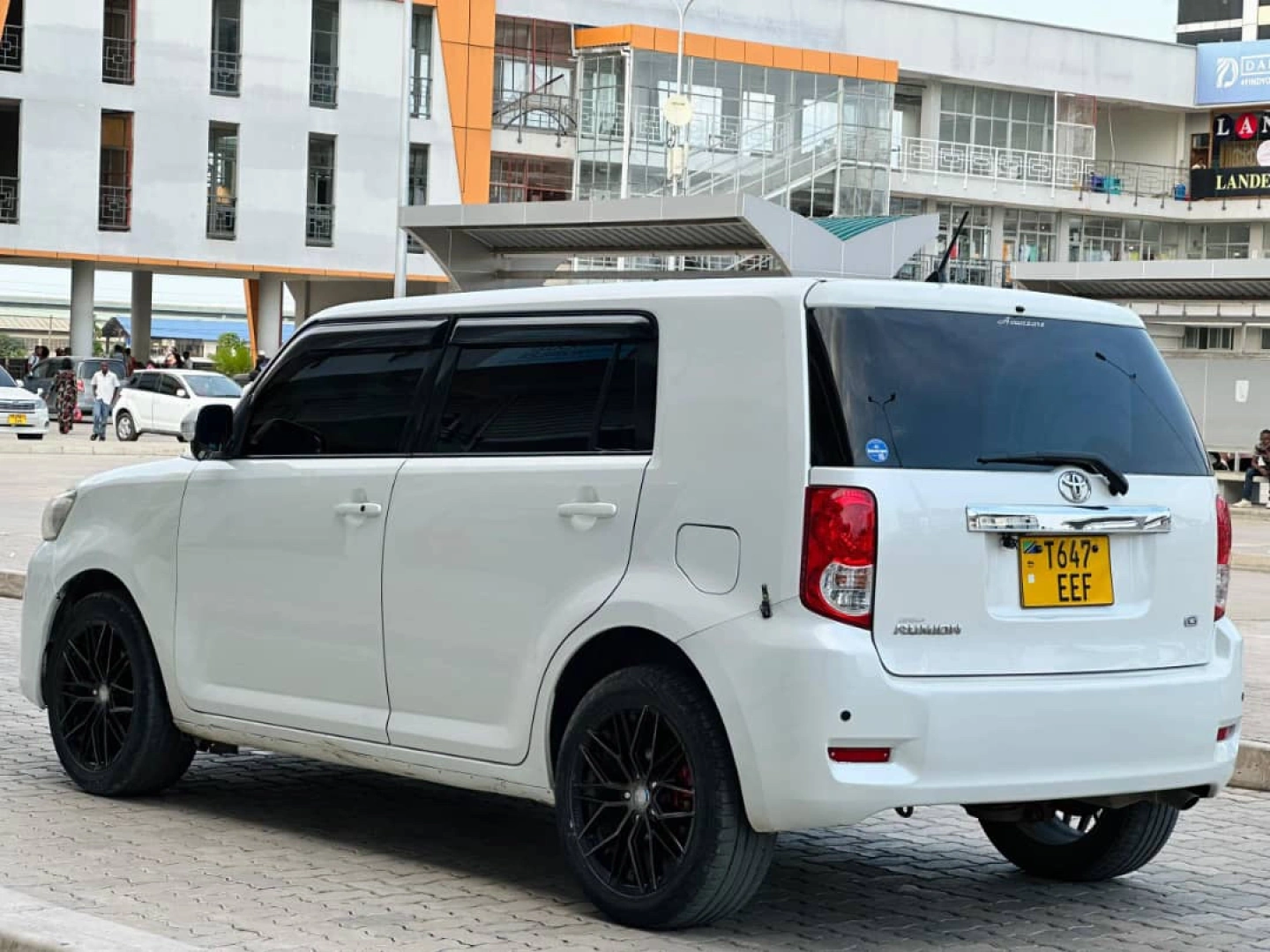 Toyota Rumion 2009 (White) - 1490 CC thumbnail 2