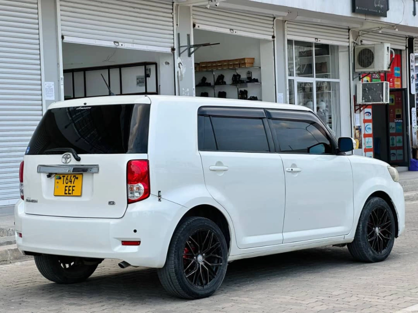 Toyota Rumion 2009 (White) - 1490 CC thumbnail 5