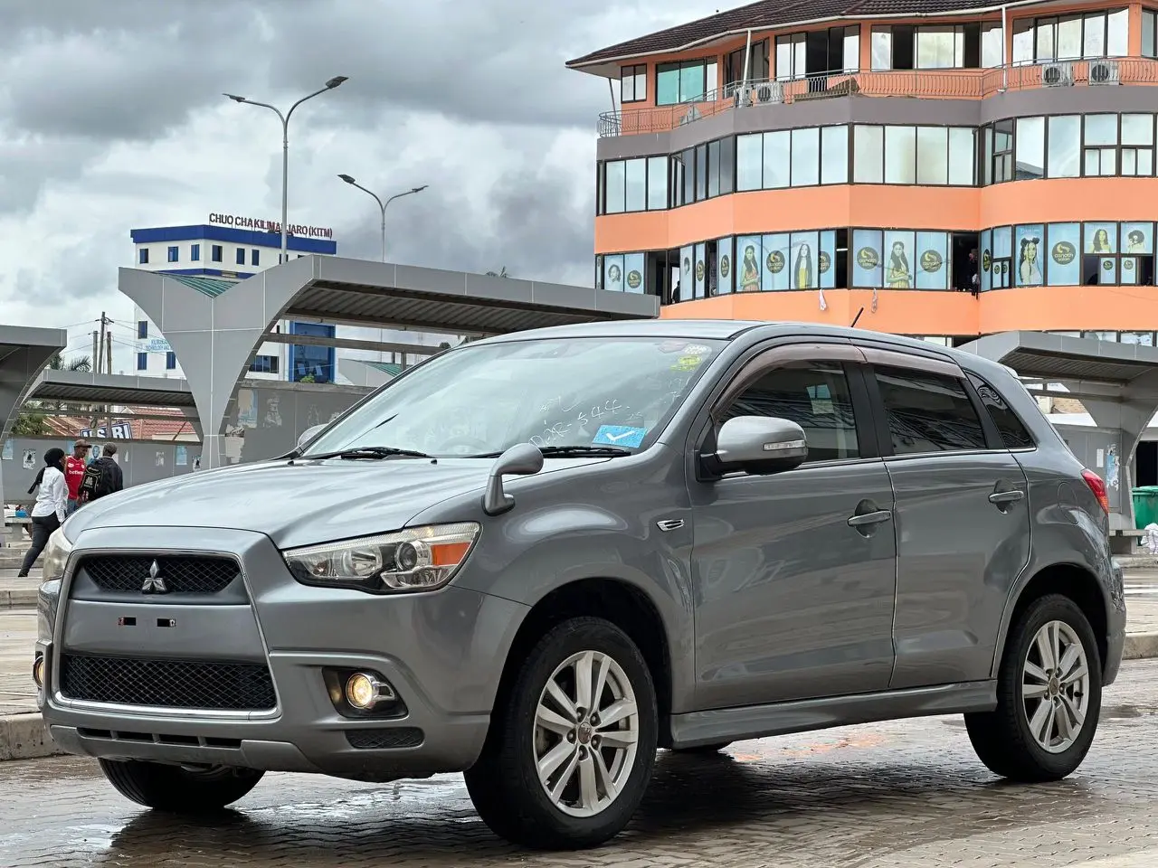 Mitsubishi RVR 2011 Grey SUV for Sale thumbnail 2