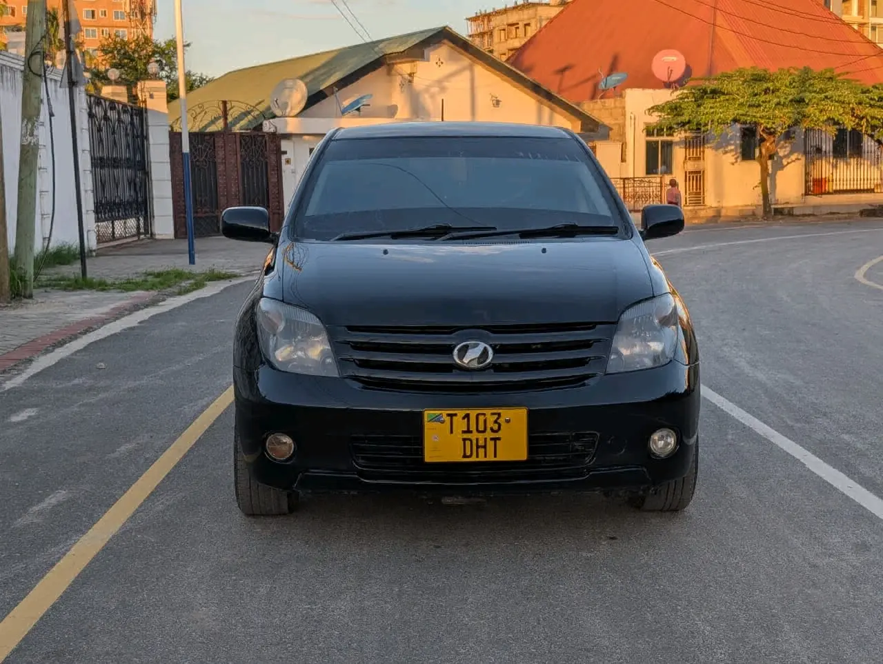 Toyota Ist (DHT) 2005