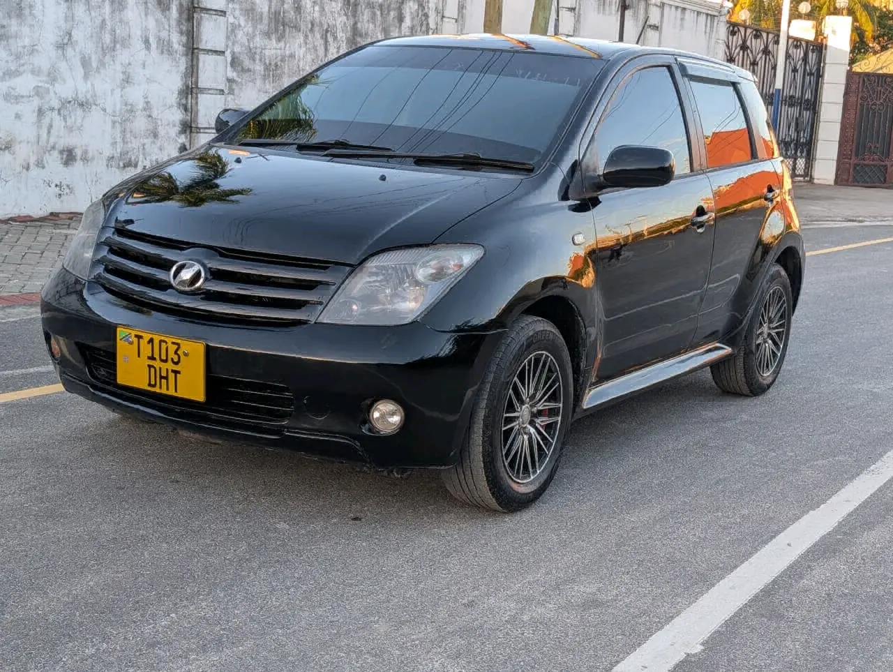 Toyota Ist (DHT) 2005 thumbnail 2