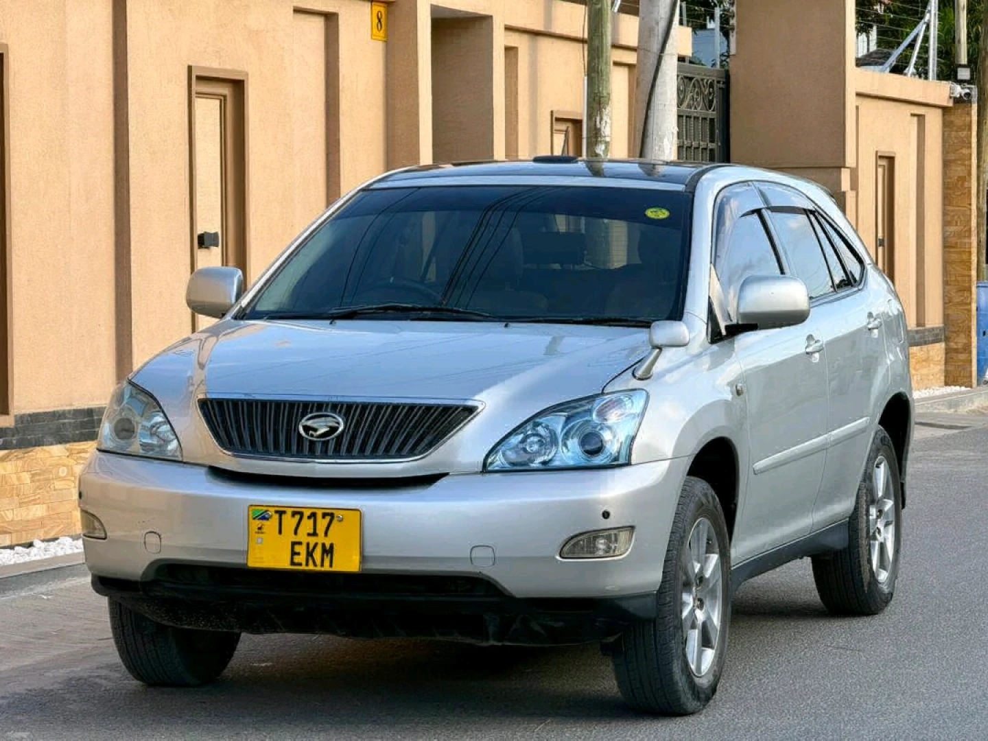 Toyota Harrier 2004 Silver (2360 CC) thumbnail 4