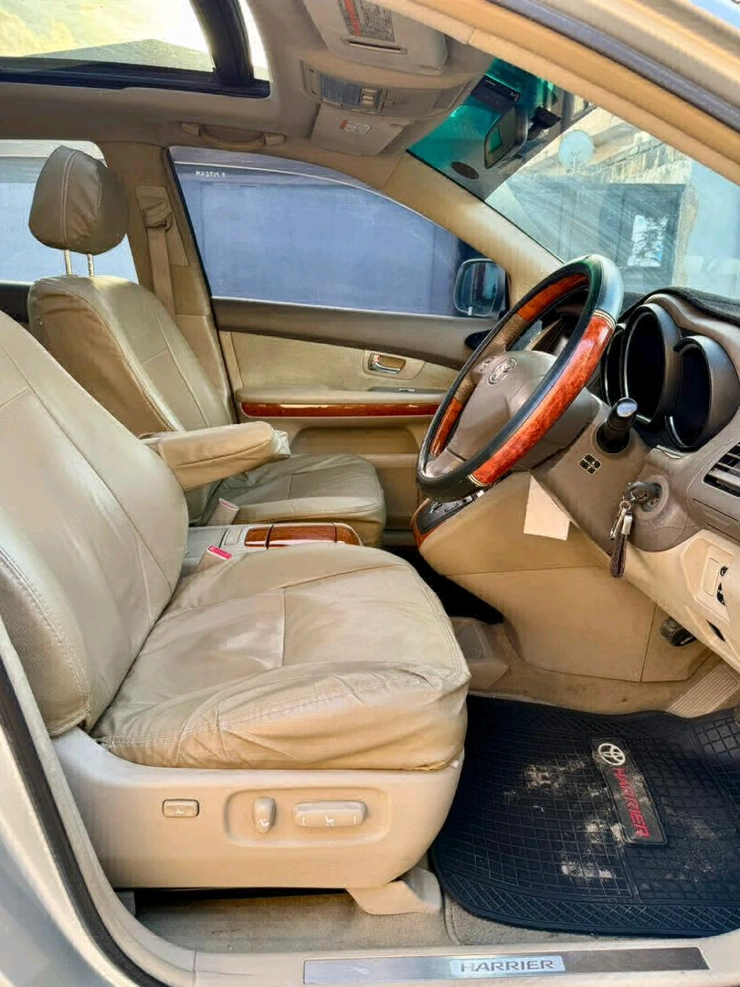 Toyota Harrier 2004 Silver (2360 CC) thumbnail 7