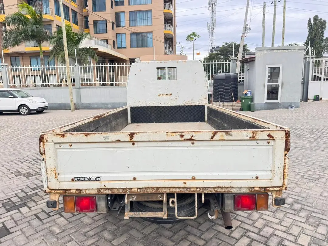 Isuzu Elf 250 Truck (1990) thumbnail 4