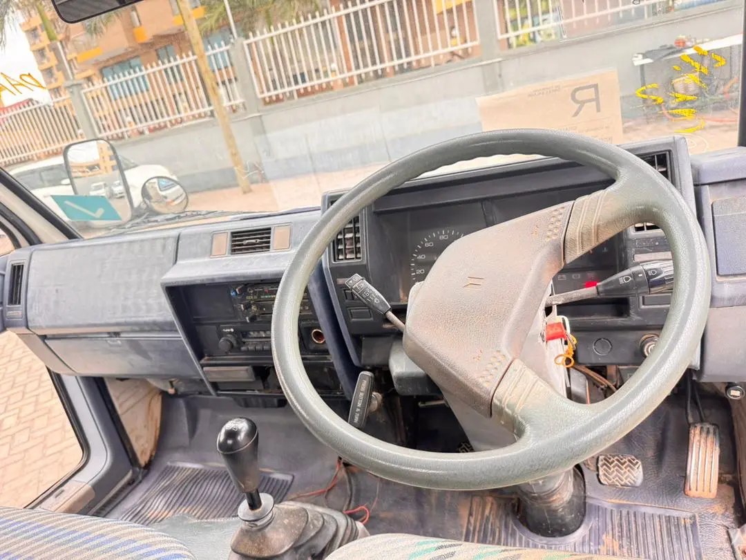 Isuzu Elf 250 Truck (1990) thumbnail 6