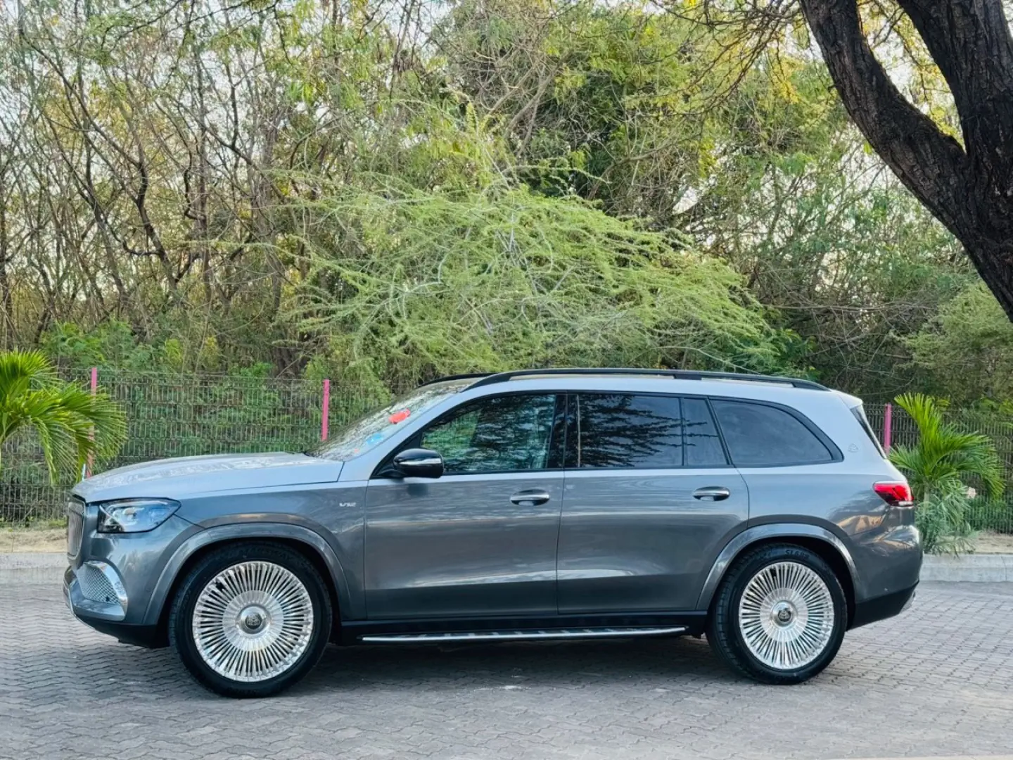 Mercedes-Benz Maybach GLS SUV 2022 thumbnail 2