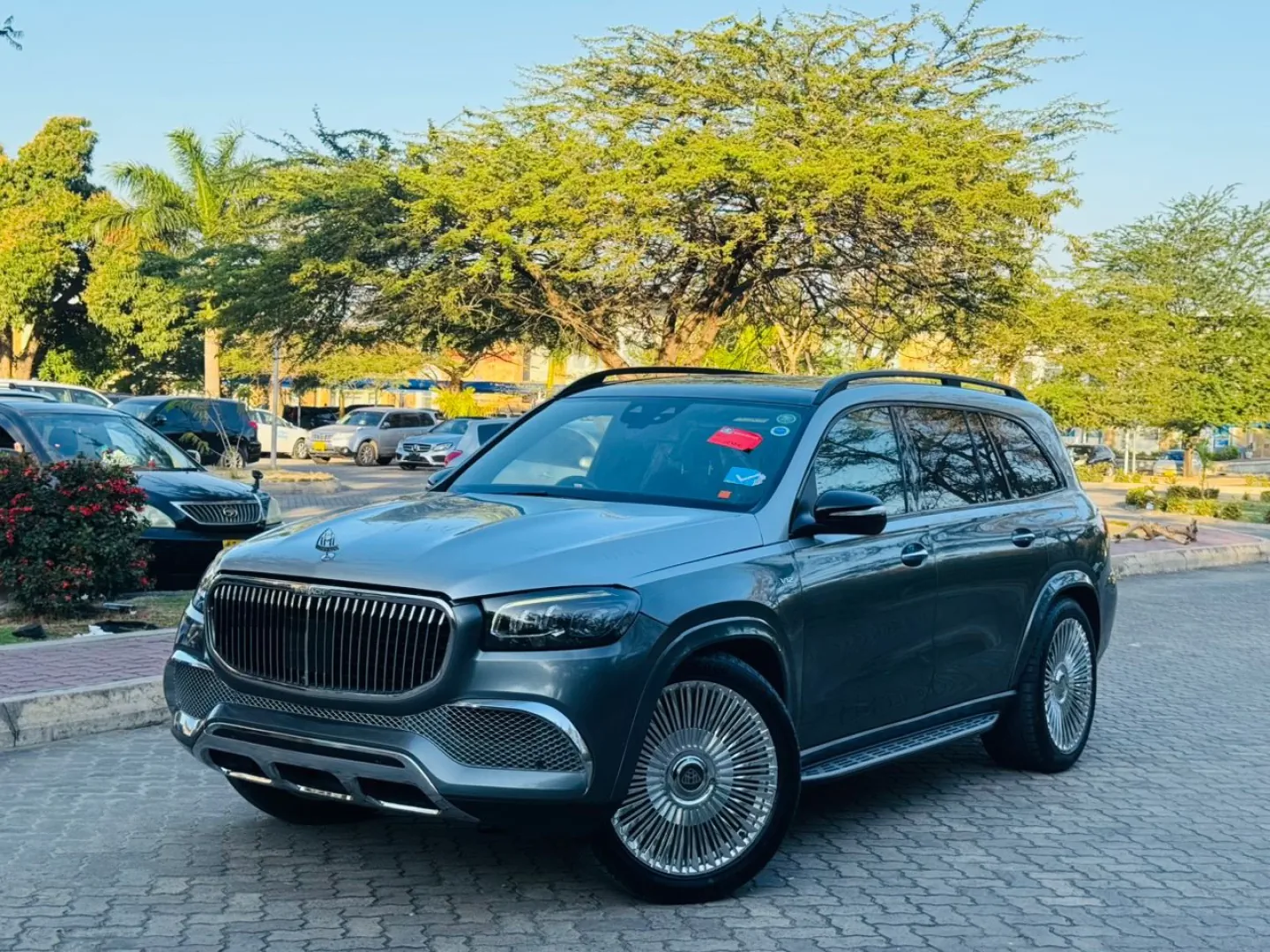 Mercedes-Benz Maybach GLS SUV 2022 thumbnail 4