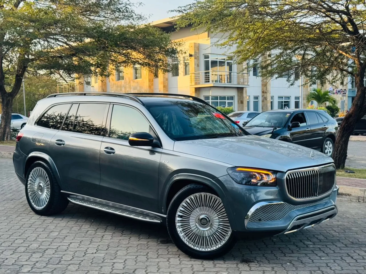 Mercedes-Benz Maybach GLS SUV 2022 thumbnail 5