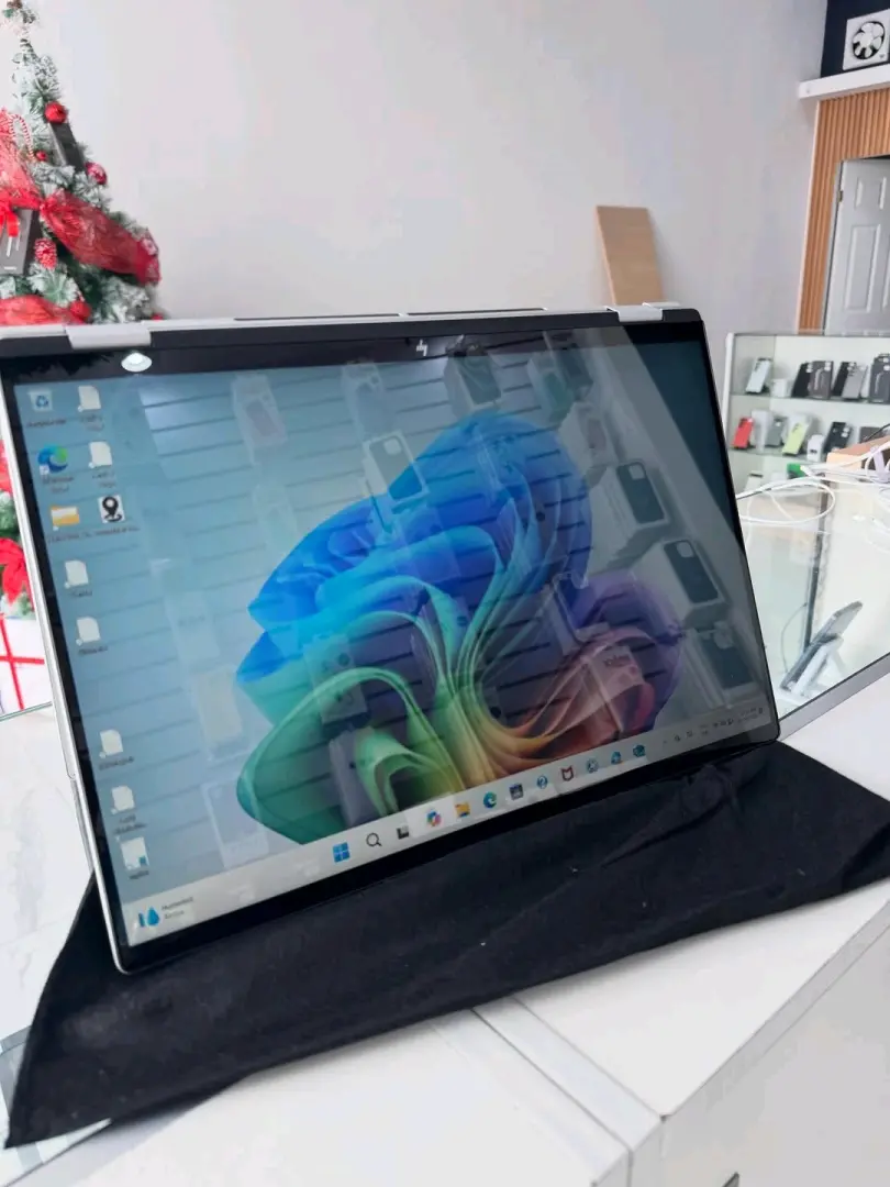 HP Omni 7 Flip AI Laptop thumbnail 6