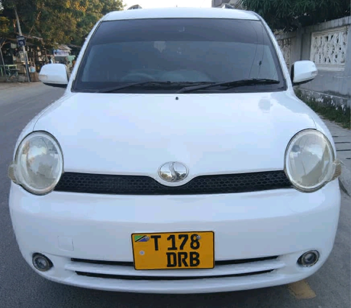 Toyota Sienta 2005 Pearl White (Reg DRB)