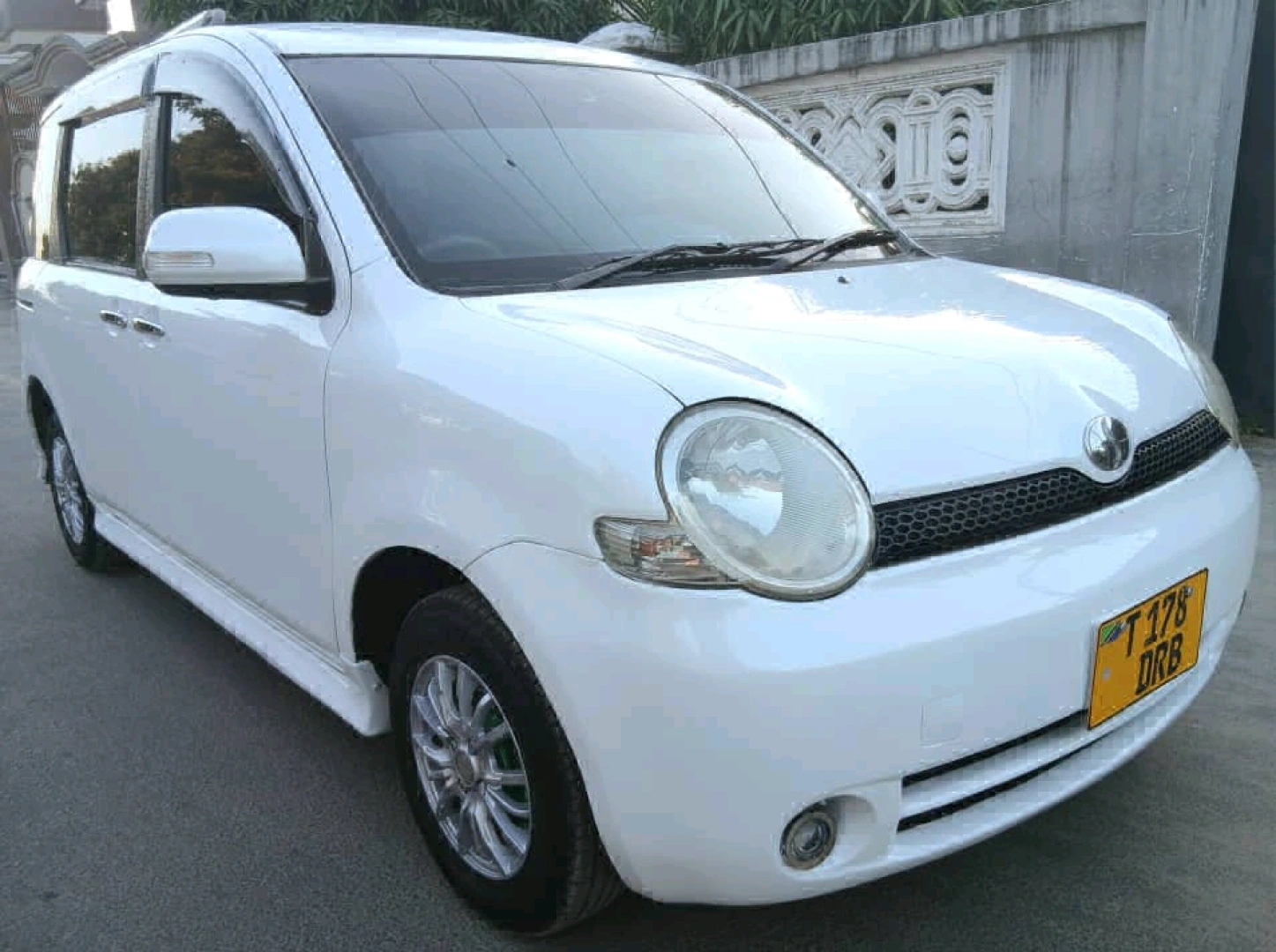 Toyota Sienta 2005 Pearl White (Reg DRB) thumbnail 2