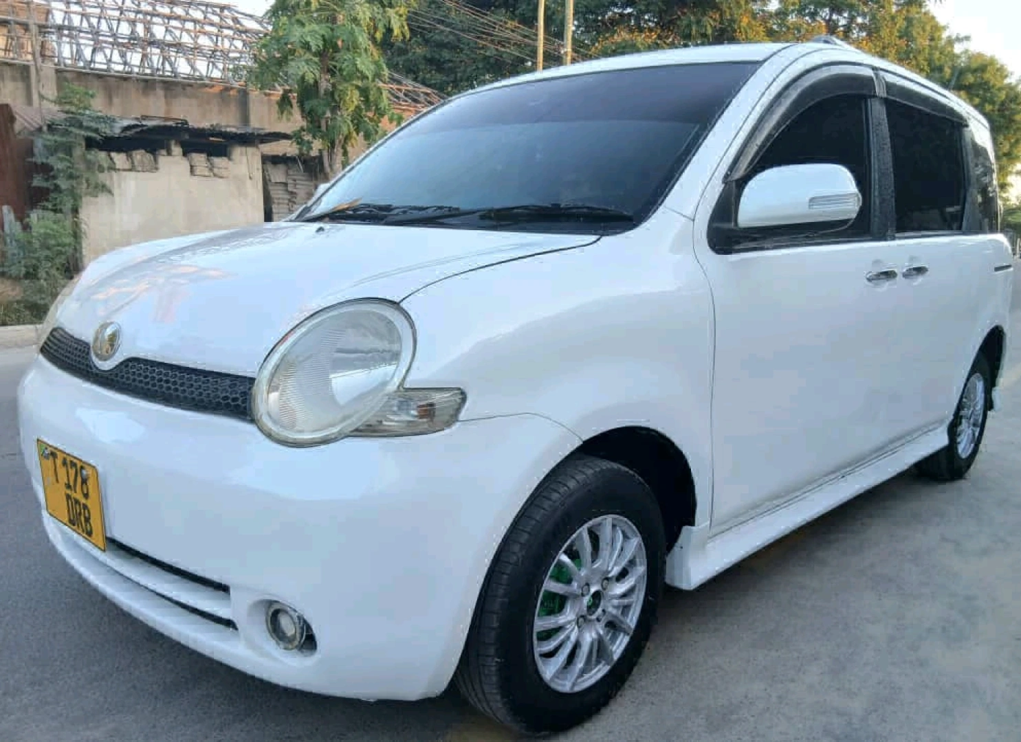 Toyota Sienta 2005 Pearl White (Reg DRB) thumbnail 3