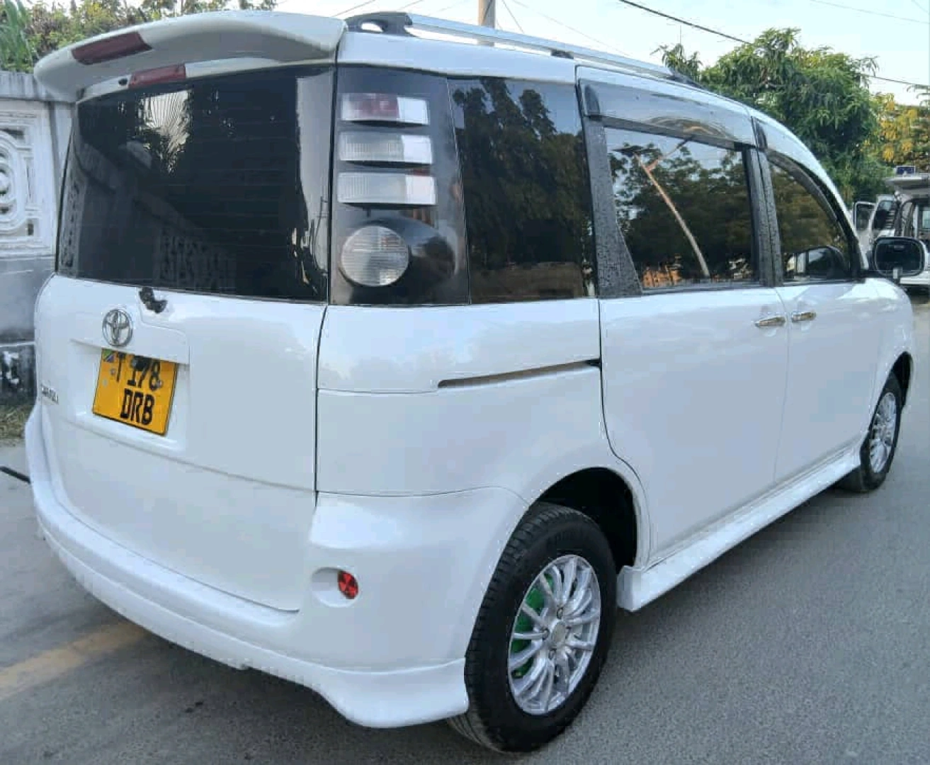 Toyota Sienta 2005 Pearl White (Reg DRB) thumbnail 4