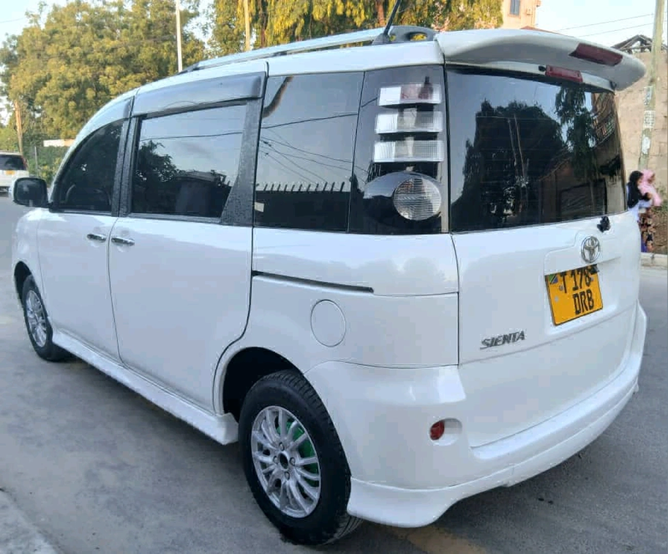 Toyota Sienta 2005 Pearl White (Reg DRB) thumbnail 5