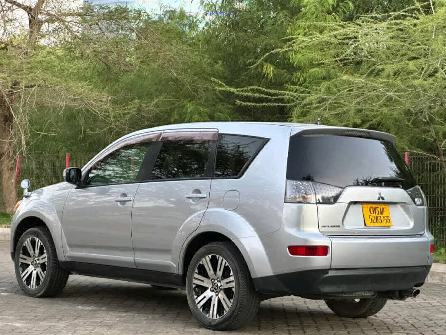 Used 2008 Mitsubishi Outlander SUV 2350cc thumbnail 3