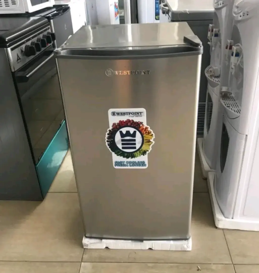 Westpoint Single-Door Mini Refrigerator 91L